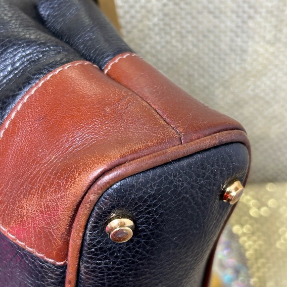 Bally Vintage Black and Brown Pebbled Leather Shoulder Bag Approx. 11 x 9.5 x 3 - Picture 10 of 17